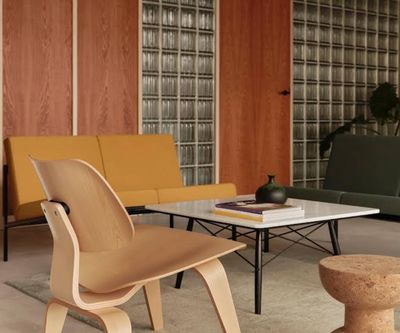 The workshop venue: a lounge with wooden walls, a yellow sofa and a low coffee table
